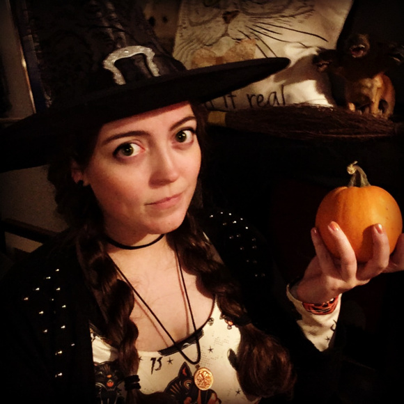 Meet your Posher, Kayla - Picture 5 of 8